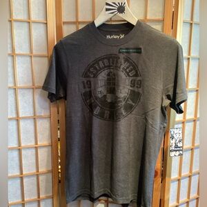Hurley Beakon Charcoal Gray Premium Fit Graphic Logo T-Shirt Men's Size Medium